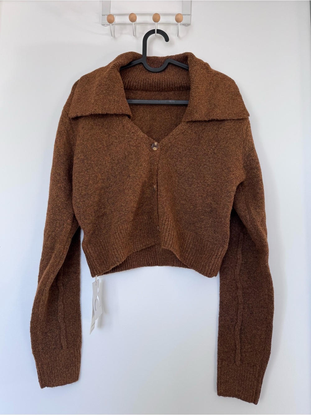 Commense Women’s Cropped Brown V-Neck Sweater with Collar